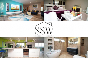 Ty Marlyn, SA4, by Stay South Wales - Sleeps 12, Free WiFi & Parking with EVC - Hot Tub, 2 Games Rooms
